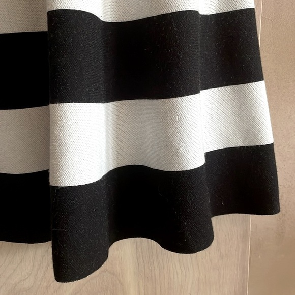 RVN Skirt Jacquard Knit Black White Stripe Women’s Sz: L - Picture 2 of 13